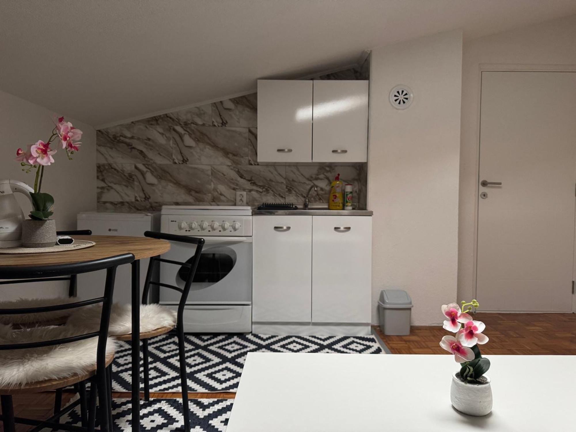 Star Apartment *
